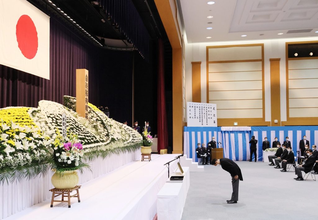 自衛隊殉職隊員追悼式に参列する岸田文雄
